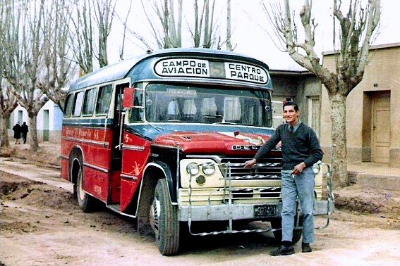 Desoto DP 400 - La Porteña - El Plumerillo
M.007421

Línea 5 (Mendoza) - Interno 5

Fotografía: Sr. Martinez
Cedida a: Arturo Rivas
Extraída de una nota de "MDZ Online"
Originalmente publicada en: www.colectivosdemendoza.com.ar

Para verla en grande: 
[url=https://galeria.bus-america.com/albums/userpics/17836/DeSoto-LaReina63-TEPSA.jpg]https://galeria.bus-america.com/albums/userpics/17836/DeSoto-LaReina63-TEPSA.jpg[/url]
