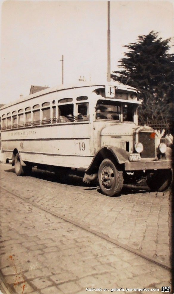 White - Daneri - Cía. de Omnibus de Lomas
15o 0019

Línea 4 (Pdo. Lomas de Zamora), interno 19

Fotografo: desconocido
Colección: MUNBA (nick)
Extraído y a la venta en: mercadolibre.com.ar
Edición digital: www.bus-america.com
