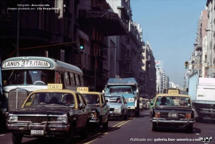 Mercedes-Benz LO 911 - CEAP - 4 de Septiembre
Línea 37 (Buenos Aires), interno 53

Fotógrafo: ¿?
Post de: Lily Beygeldrut
