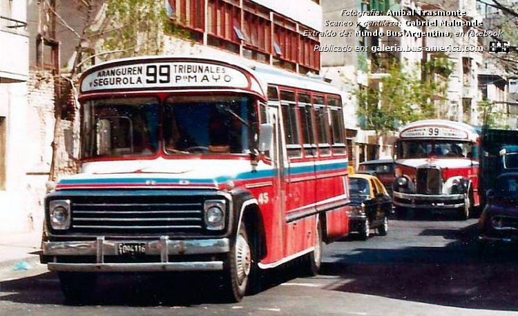 Ford B 7000 - Crovara - 27 de Junio
C.1094116 - luego patente WXL 234

Línea 99 (Buenos Aires), interno 45

Fotografía: Anibal Trasmonte
Scaneo y gentileza: Gabriel Maluende
Extraído de: Mundo Bus Argentina, en facebook
