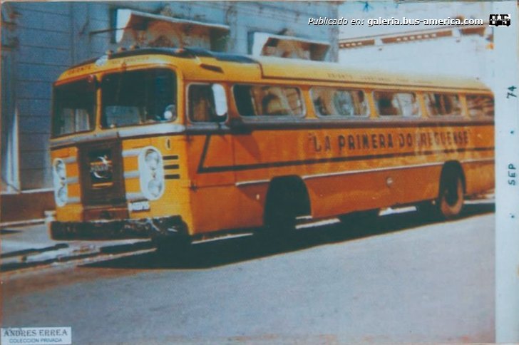 Volvo B - Decaroli Hnos. - La Primera Dorreguense
Línea 207 (Prov. Buenos Aires), interno 1

Fotografía: La Primera Dorreguense
Colección: Andrés Errea
Extraído de: [url=https://lavozdelpueblo.com.ar/noticia/94899-De-Tres-Arroyos-a-la-zona]La Voz del Pueblo .com.ar[/url]

"Desde Oriente
A partir del año 1938 La Primera Dorreguense, propiedad del Sr. Jaime Iribe, hacía su recorrido por un camino alternativo pasando por el puente viejo y llegaba a Copetonas. Su parada era el viejo Hotel Vega; de allí continuaba su viaje a nuestra ciudad hasta empalmar con la ruta 3. 
La parada, en ese momento, estaba en la calle Betolaza 80. Cabe acotar, que es la única empresa que sigue funcionando en la actualidad con modernas unidades. 

Pasó por varias manos hasta llegar a nuestros días, en que su dueño es el señor Francisco Luis Arias y el conductor su hijo Mariano" 
Andrés Errea
