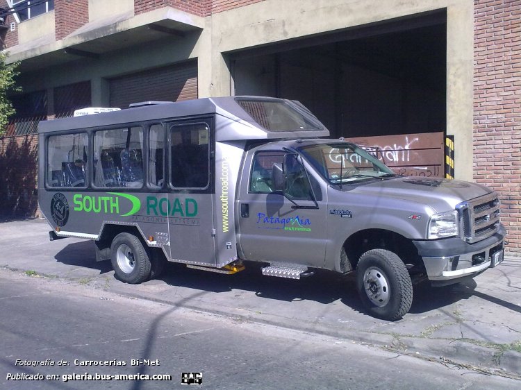 Ford F 4000 - BiMetes 31/11 - South Road
[url=https://bus-america.com/galeria/displayimage.php?pid=68296]https://bus-america.com/galeria/displayimage.php?pid=68296[/url]

Fotografía extraída de: [url=https://www.bimet.net]BiMet .net
