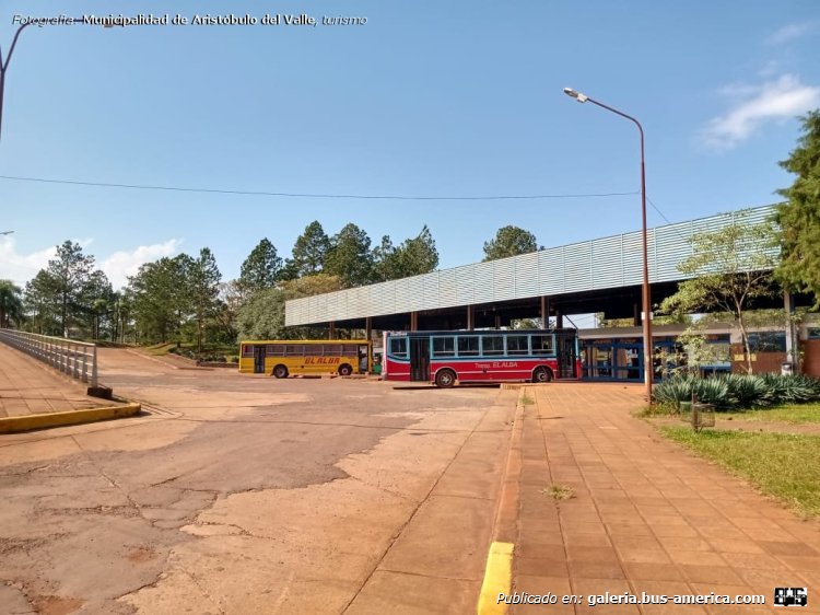 Mercedes-Benz OF 1418 - Italbus Bello - El Alba
El Alba (A. del Valle), interno ¿? [derecha]
Ex línea 548 (Pdo. Lomas de Zamora), interno ¿?

Fotógrafo: desconocido
Fotografía: [url=https://adelvalleturismo.com.ar/servicios/detalles/84/Terminal-de-%C3%93mnibus-de-Arist%C3%B3bulo-del-Valle]Municipalidad de Aristóbulo del Valle, turismo[/url]
