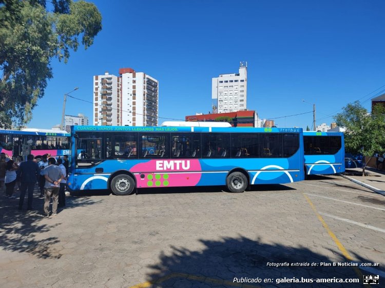 Mercedes-Benz OF 1621 - Italbus Bello - EMTU
EMTU (Santa Rosa), interno sin asignar

Fotógrafo: desconocido
Fotografía extraídad de: Plan B Noticias  .com.ar
