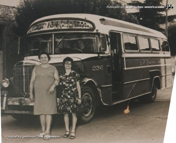 Mercedes-Benz L 312 - Luna - TARSA
¿C.090381?

Línea 134 (Buenos Aires), interno 236


Colección y gentileza: Truco Quintero (en el volante)
En la foto: su madre y una amiga
Extraído de: Bus América, en facebook
