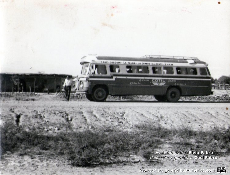 Mercedes-Benz OP 312 - DIC - COTIL
En la fotografía: Elvio Fabro
Colección y gentileza: Cecilia Fabro
Agradecimiento a: Cacho Bondi

