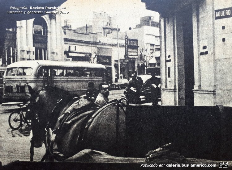 Mercedes-Benz O 321 H (en Argentina) - 1º de Mayo
Línea 14 (Buenos Aires)

Fotógrafo: desconocido
Fotografía: Revista Parabrisas
Colección y gentileza: Samuel Joao
