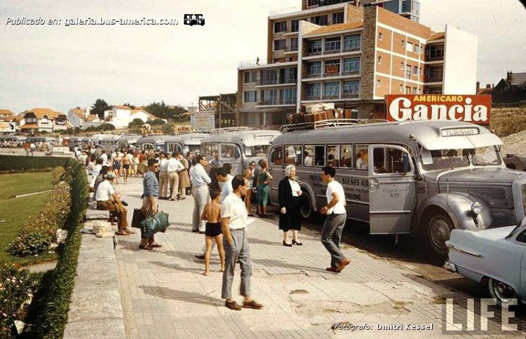 Mercedes-Benz O 3500 (en Argentina) - Prov. Buenos Aires
[url=https://bus-america.com/galeria/displayimage.php?pid=58577]https://bus-america.com/galeria/displayimage.php?pid=58577[/url]

Prov. Buenos Aires - Turismo, interno 871 - 21

Fotógrafo: Dimitri Kessel
Fotografía para revista: Life
