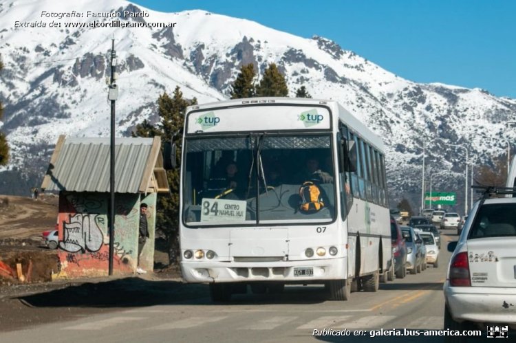 Mercedes-Benz OF 1418 - Nuovobus PH 0004 - TUP , Mi Bus
KGY 697
[url=https://bus-america.com/galeria/displayimage.php?pid=47783]https://bus-america.com/galeria/displayimage.php?pid=47783[/url]

Línea 84 (Bariloche), interno 07
Ex EDO (Prov.Buenos Aires), interno 125 [¿2011-2021?]

Fotografía: Facundo Pardo
Extraído de: www.El Cordillerano.com.ar
