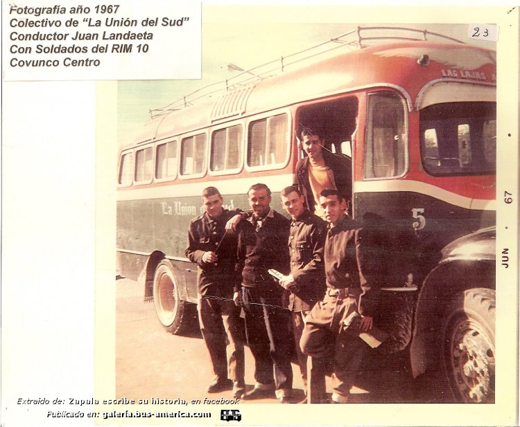 Bedford J6LZ1 -  La Flor - La Unión del Sud
La Unión del Sud (Neuquén), interno 5

En la fotografía: Juan Landaeta & soldados
Libro: ¿Museo Histórico Municipal?
Colección: Héctor Hugo Monti
