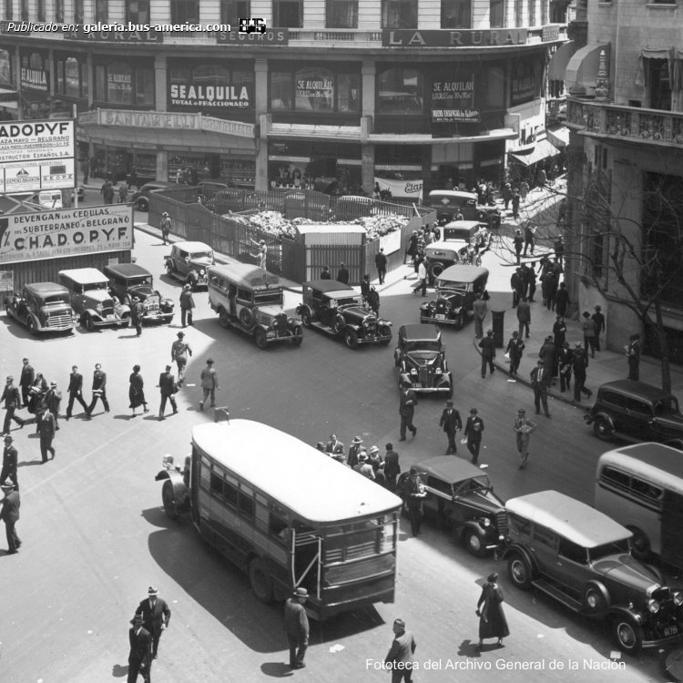 Línea 8
Línea 8 (Buenos Aires)

Fotógrafo: desconocido
Archivo General de la Nación
Colección: enelsubte.com

[Datos de izquierda a derecha, de arriba a abajo]
