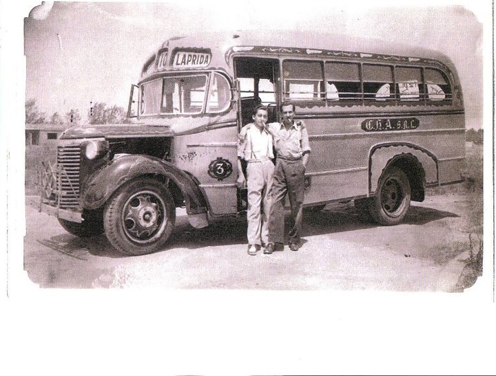 Chevrolet - La Paz - C.H.A.
Fotografía de: ¿Velayos?
Gentileza de: facebook Línea 543 - Lomas de Zamora
Extraída de:https://www.facebook.com/photo.phpfbid
=145349712165063&set=a.145348195498548.20883.
145347395498628&type=3&theater
