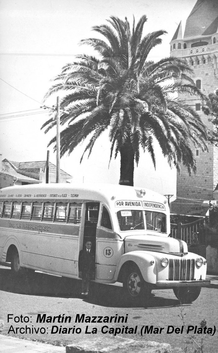 Ford V8 - Agosti - Empresa La Marplatense
Línea 8 (Mar del Plata), Interno 13

Fotografía: Martín Mazzarini
Fuente: https://www.lacapitalmdp.com/contenidos/fotosfamilia/fotos/1626
Palabras clave: Tom / MDQ
