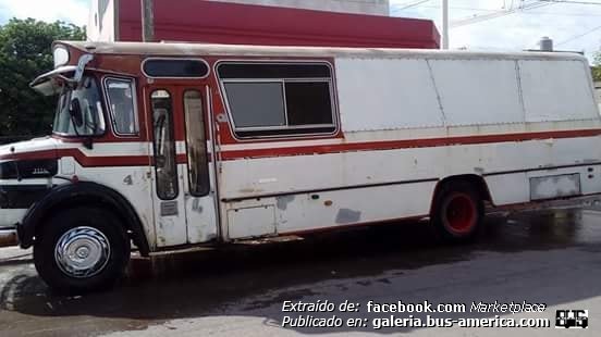 Mercedes-Benz LO 1114 - Splendid 5-86 A - Ramallo
XDD 934 - ex patente C.1329318
[url=https://bus-america.com/galeria/displayimage.php?pid=49646]https://bus-america.com/galeria/displayimage.php?pid=49646[/url]

Ex línea 500 (Pdo. Ramallo), interno 4

Fotografía: Marito Pepo Garibaldi



Archivo originalmente posteado en septiembre de 2018
