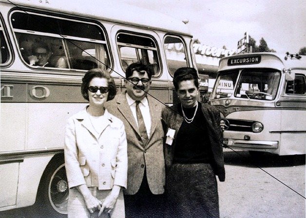 Mercedes-Benz O-321 HL - Mercedes-Benz (en Uruguay) - C.O.T.
(Datos de derecha a izquierda)

Fotografía extraída de www.mercadolibre.com
