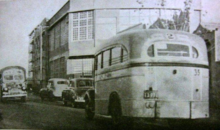 Chevrolet (G.M.C.) - La Favorita - Línea 2
13-971
Línea 2 Interno 35
En Av San Martín y Humboldt

Fotografía publicada en: ¿?
Extraída del facebook de Joaquín Corral
