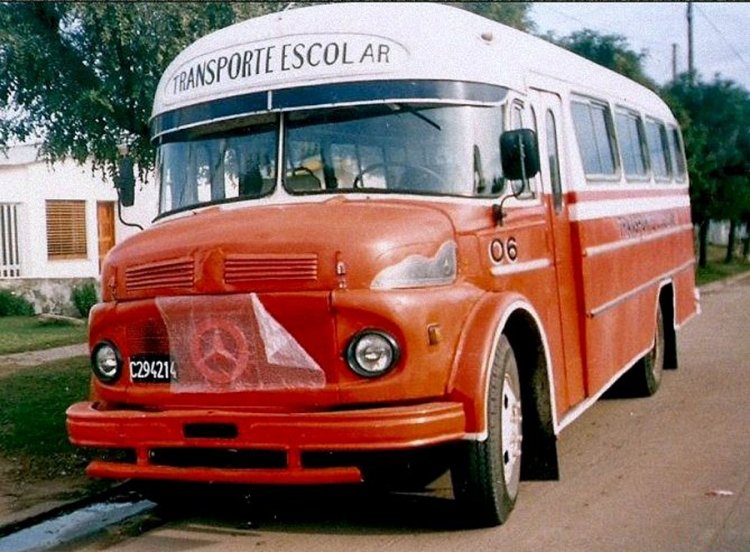 Mercedes-Benz LO 1112 - El Indio - Particular
C 294214
Interno 06

Fotografía extraída del Facebook "Lincoln de Antaño"
Cedida por: Alejandra Poggio
