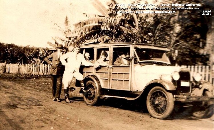 Ford (F.M.C.) - Colectivo Schwelm
Fotografía: ¿Herman Durian?
Archivo: Museo Cooperativo Eldorado
Aporte: Roberto Gutierrez
Extraído de: Eldorado en el Recuerdo, en facebook.com
