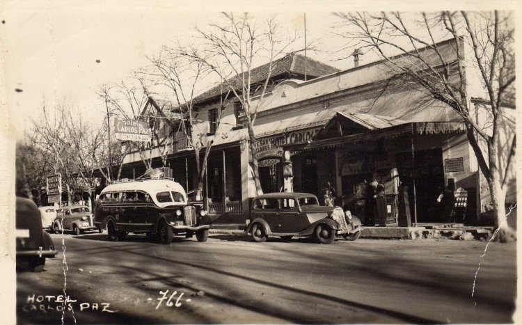 Ford - Decaroli - CATI
Fotografía postal  de 1948
Colección: Nora Pacher, en Fotos y Recuerdos de Villa Carlos Paz en facebook
Gracias a Jorge Enrique Etchevarne
Extraído del grupo facebook COTIL / CATI

