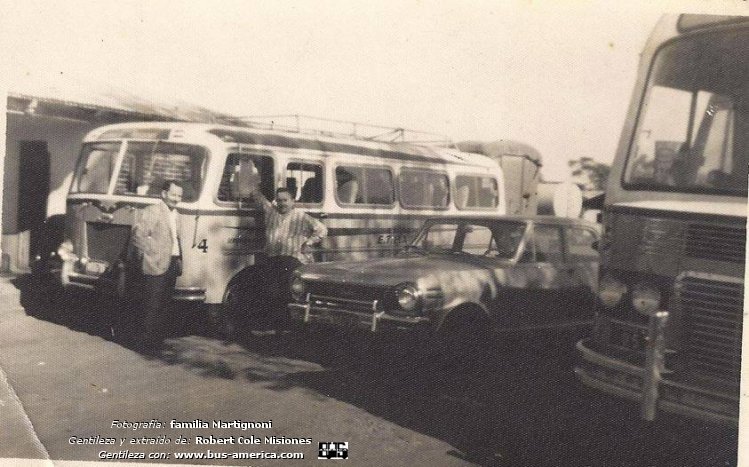 Ford F 350 frontalizado - Moliterno - ETPA
N.006718
[url=https://galeria.bus-america.com/displayimage.php?pid=47269]https://galeria.bus-america.com/displayimage.php?pid=47269[/url]
[url=https://galeria.bus-america.com/displayimage.php?pid=47271]https://galeria.bus-america.com/displayimage.php?pid=47271[/url]


ETPA (Prov. Misiones), interno 4

Fotografía: familia Martignoni
Extraído y por gentileza de: Robert Cole Misiones, en facebook
