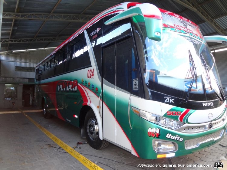 Hino AK 500 1726 - Cadelva - Pintag
http://galeria.bus-america.com/displayimage.php?pid=41053

Fotografía: Cadelva Carrocerías
