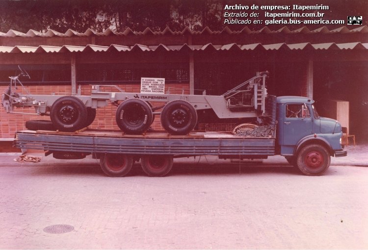 Itapemirim Tribus 1-12152 - Itapemirim
Primer chasis de tres ejes producido en Brasil

Fotografía de empresa: Itapemirim
