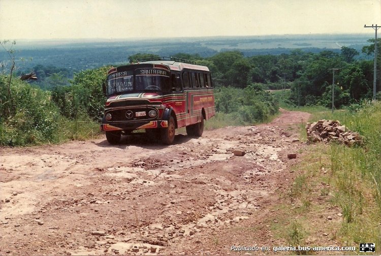 Mercedes-Benz L 1113 - Santa Ana
E-34737
http://galeria.bus-america.com/displayimage.php?pid=36239

Fotografo: ¿?
Extraída de facebook de empresa Santa Ana S.R.L. 
