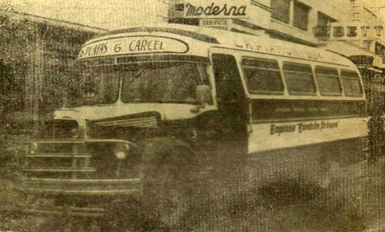 Mercedes-Benz L 312 - El Detalle - Cordoba Urbana
Fotografo: ¿?
Publicado en diario de Villa María, provincia de Cordoba: ¿?
Extraído de Archivo Historico Municipal Patrimonio Historico (de Villa María en facebook):
https://www.facebook.com/photo.php?fbid=256875314441131
&set=a.256875271107802.61156.100003559934617
&type=3&theater
Editado por: www.bus-america.com
