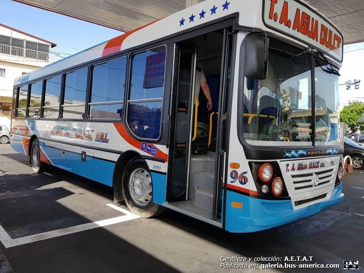 Mercedes-Benz OF 1621 - Ugarte Europeo - Agua Dulce
Fotografo: desconocido
Gentileza y colección: A.E.T.A.T.
Extraído de: A.E.T.A.T , en facebook.com
