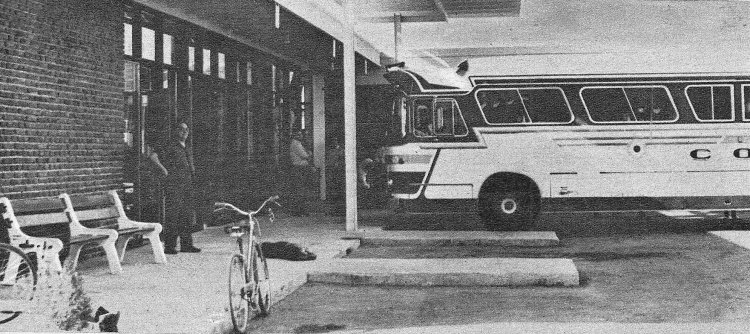 Magirus-Deutz - A. y L. Decaroli - COLTA
Fotografía publicada en: Los Principios
Colección y gentileza: Ligri Suarez
Extraída de: Córdoba de Antaño en facebook
Editada por: www.bus-america.com
