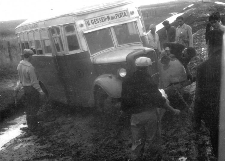 Ford (F.M.C) - Vaccaro
Fotografía: Autor desconocido
Extraída de facebook "Museo Histórico de Villa Gessel"
