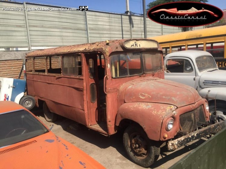 Opel Blitz - Cuatro Ases
http://galeria.bus-america.com/displayimage.php?pid=44280

Fotógrafo: ¿?
Extraído de: classiccars.cl
