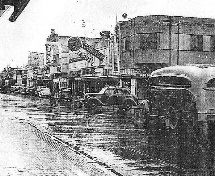 Chevrolet (G.M.C.) - Puletti
Centro de Junín

Imagen extraída de: http://juninhistoria.blogspot.com.ar/2012/03/el-junin-que-se-fue-el-junin-de-siempre.html
