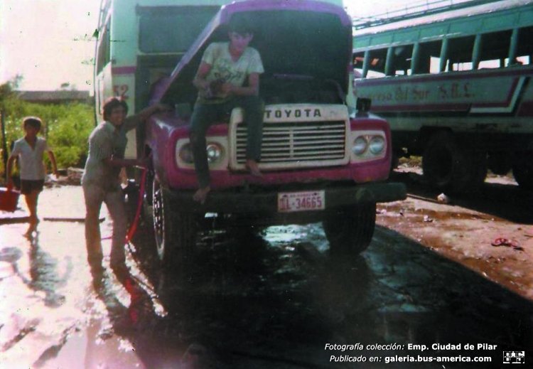 Toyota - Del Sur
1L-34665
http://galeria.bus-america.com/displayimage.php?pid=37780

Fotografía: Empresa Del Sur S.R.L.
Colección: Empresa Ciudad de Pilar
Extraída de: facebook.com
