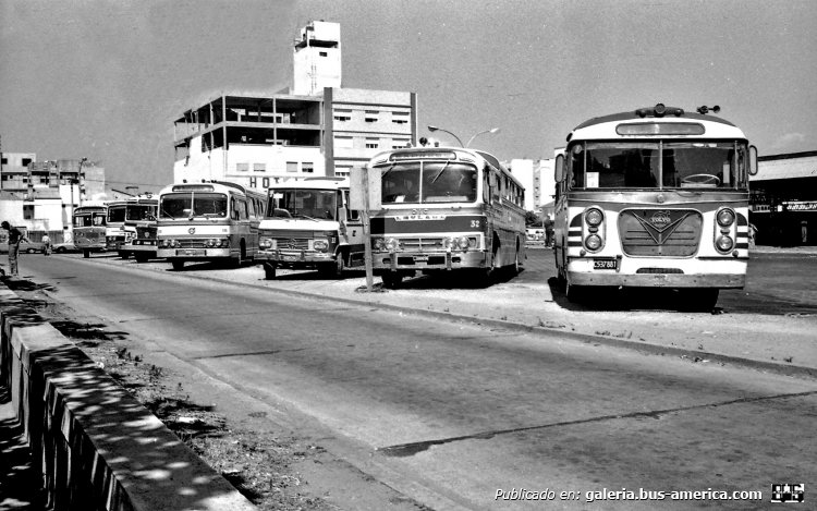 Volvo - A y L Decaroli
C 537881 [1º]
C 300090 [2º]

Fotografía: Autor desconocido
Publicada en el Facebook "Archivo Fotográfico Ministerio de Infraestructura"
[Datos de derecha a izquierda]
