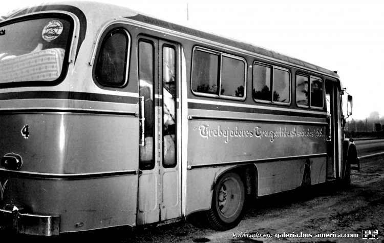 Mercedes-Benz LO 911 - El Detalle - T.T.A.
Línea 10 - Interno 4

Fotografía: Autor desconocido
Publicada en el Facebook "Archivo Fotográfico Ministerio de Infraestructura"
