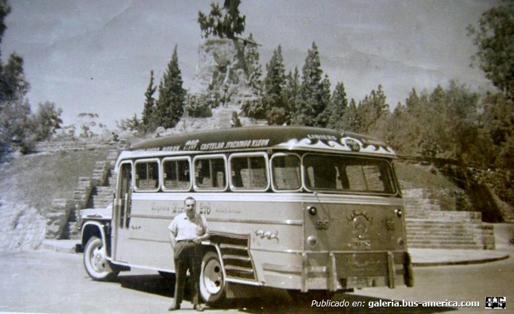 Chevrolet (G.M.C.) - La Estrella - Línea 216
Línea 216 - Interno 55

Fotografía: familia Luchetti
Publicada en el facebook "Rico La Percanta Rico" (¿familia Luchetti?)
