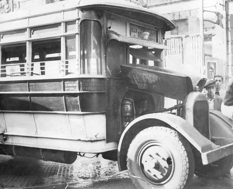 Brockway - Daneri - La República , Línea 25
Fotógrafo: ¿? (fotografía invertida)
Archivo General de la Nación
Gentileza: Juan Secco
