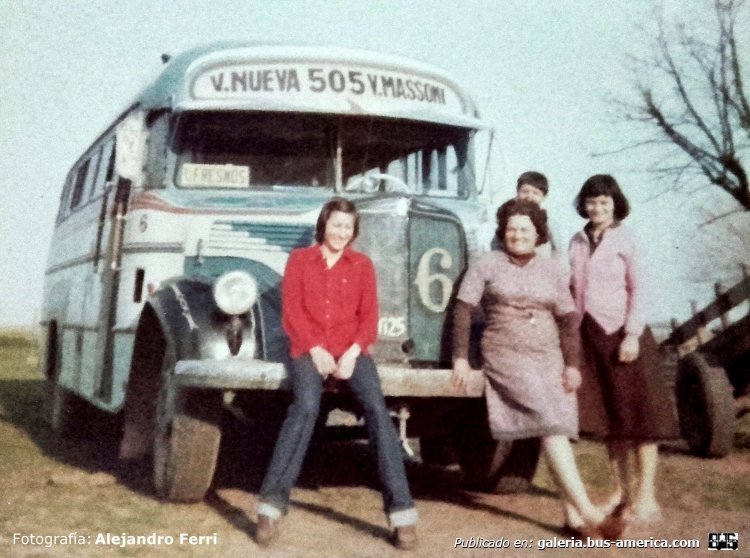 Mercedes-Benz L 312 - F.A.C. - Expreso Noroeste
B 1107025
Línea 505 - Interno 6

Fotografía: Alejandro Ferri

