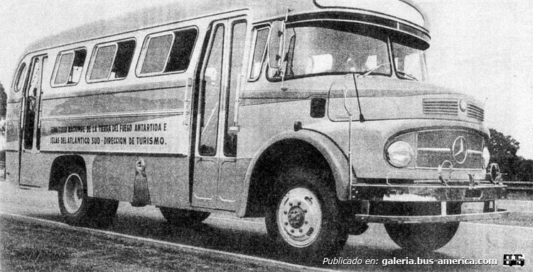 Mercedes-Benz LA 1112 - El Detalle - Dirección de Turismo
Una unidad bastante particular, hay varios detalles para observar, los que lo diferencian de un urbano común

Fotografía: Autor desconocido
Extraída del Facebook "Archivo de Autos"
