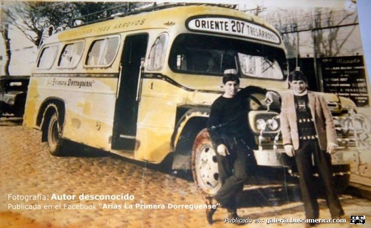 Ford B 600 - Cooperativa San Martín - La Primera Dorreguense
Línea 207 (Prov. Buenos Aires) - Interno 1

Fotografía: Anguti Bonini (en la imagen)
Colección: Sonia Bonini
Publicada en el Facebook "Arias La Primera Dorreguense"
