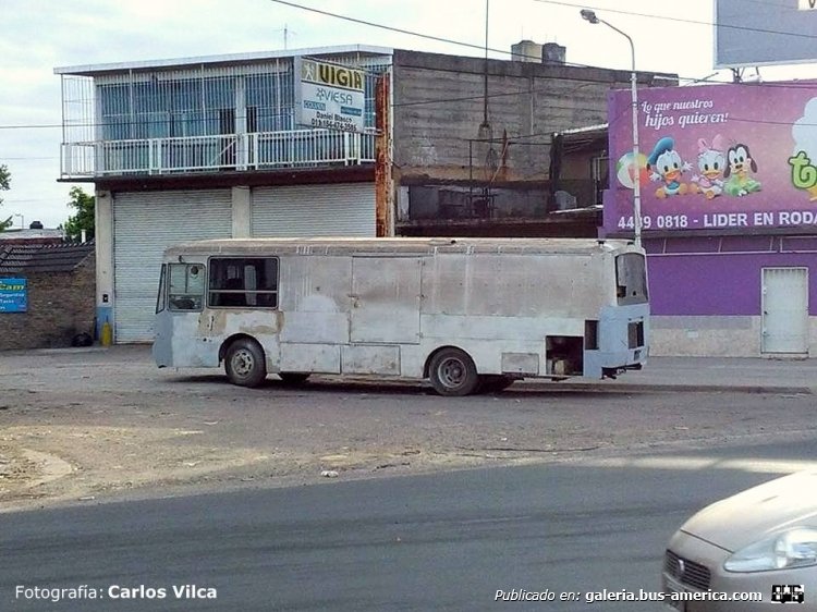 Ferroni  FDU 1852 - BUS - Particular
Fotografía: Carlos Vilca
