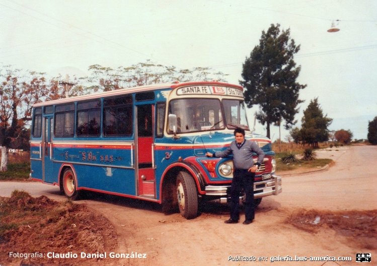 Mercedes-Benz LO 1114 - Santo Tomé - Empresa L Bis
E 133695
Línea L Bis - Interno 3

Fotografía: Claudio Daniel González
