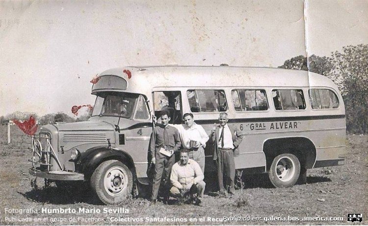 Mercedes-Benz L 312 - La Mendocina - Gral Alvear
Línea 6 - Interno 4

Fotografía: Humberto Mario Sevilla
Publicada en el grupo de Facebook "Colectivos Santafesinos en el Recuerdo"
