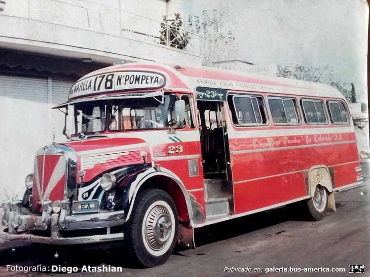 Mercedes-Benz LO 911 - A.L.A. - La Colorada
Línea 178 - Interno 23

Fotografía: Diego Atashian
