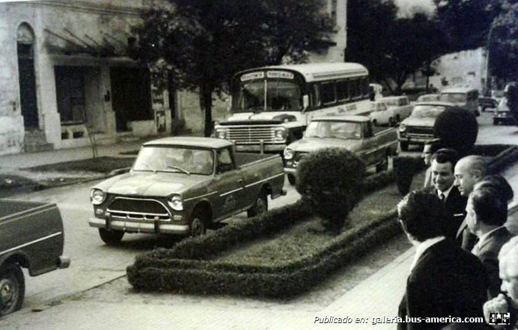 Ford (F.M.A.) - Andreolli y D´Alessandro - Transp. Güemes
Publicada en el facebook "Fotos Antiguas de Resistencia", enviada por Eduardo Collados
