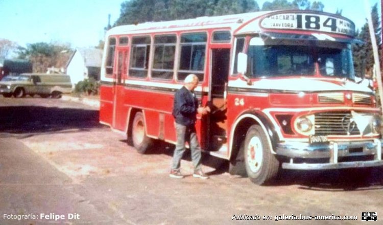 Mercedes-Benz LO 1114 - El Diseño M-MB-LO 1114/483-002 - La Central de Vicente López
C 1049705
Línea 184 - Interno 24

Fotografía: Felipe Dit

