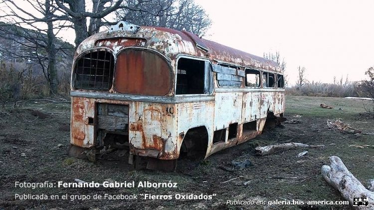 A y L Decaroli
Fotografía: Fernando Gabriel Albornóz
Publicada en el grupo de Facebook "Fierros Oxidados"
