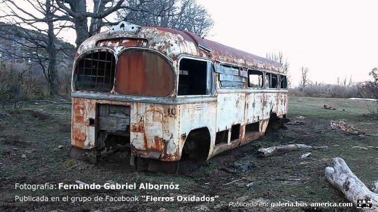 A y L Decaroli
Fotografía: Fernando Gabriel Albornóz
Publicada en el grupo de Facebook "Fierros Oxidados"
