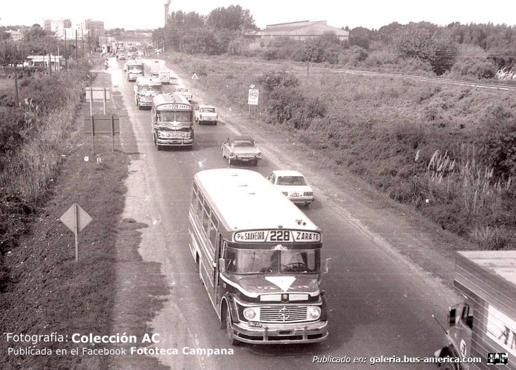 Mercedes-Benz LO 1114 - La Nueva Estrella - Expreso Paraná
Línea 228 - Interno 17

Fotografía: Colección AC (neg 82n249)
Publicada en el Facebook "Fototeca Campana"
